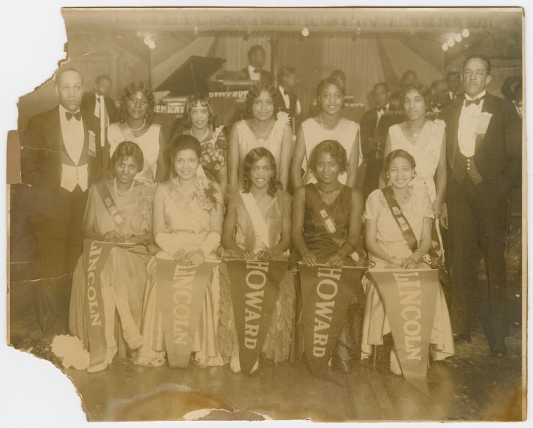 Group portrait of beauty contenstants